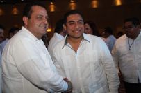 arturo-de-la-rosa-toma-protesta-carlos-mendoza