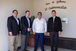 mendoza-davis-embajada-eeuuu-990x660