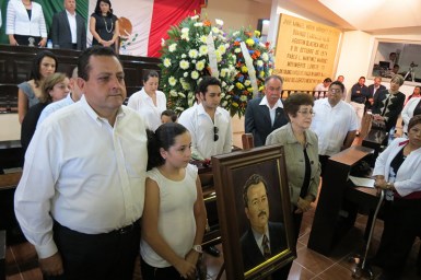 angel mendoza aramburo homenaje.jpg