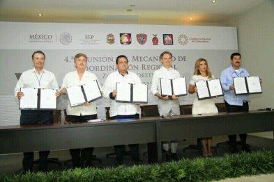 gobernadores carlos mendoza y aurelo nuño