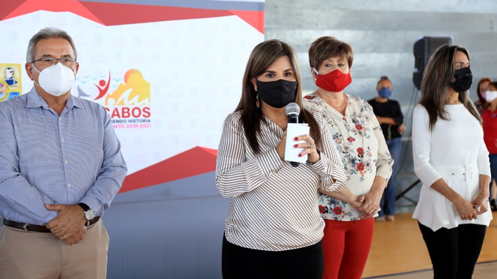 Aún sin ingresos en las arcas municipales, cumple alcaldesa Armida Castro con el pago de becas a estudiantes de Los&nbsp;Cabos