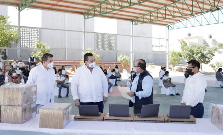 ¡Adelante la Agenda Digital Educativa!:&nbsp;Gobernador