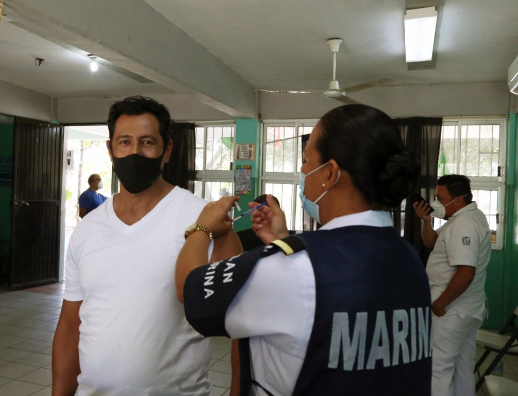 Sector Educativo de Los Cabos recibe vacuna contra el&nbsp;COVID-19