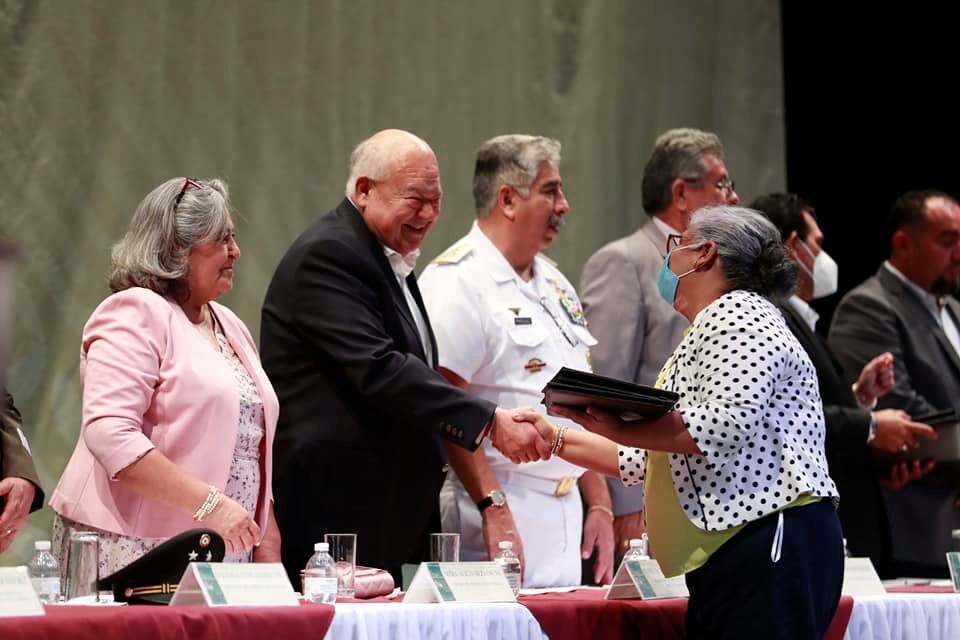 ¡Estímulos y medallas a los&nbsp;profesores!