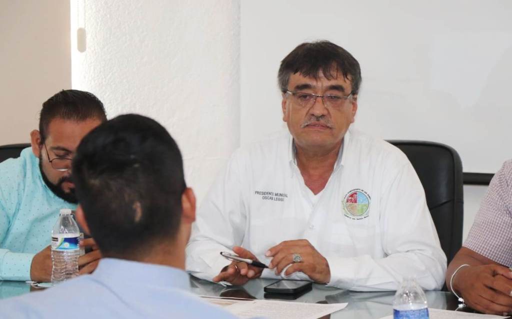 Presentan ante el alcalde Oscar Leggs propuesta para ordenar el comercio de&nbsp;tianguistas