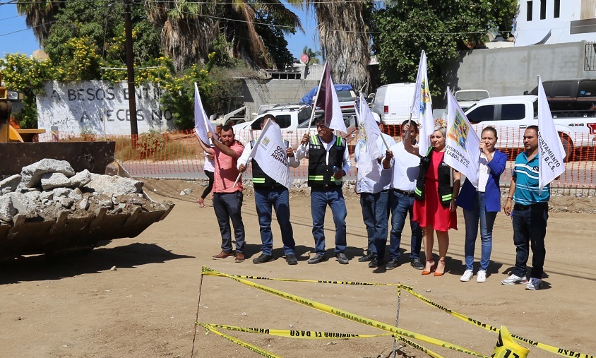 Cumple alcalde LEGGS con pavimentación de bulevar&nbsp;HOJAZEN