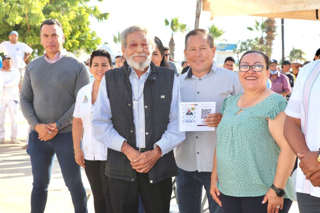 Casi mil credenciales a músicos y ambulantes de Cabo San&nbsp;Lucas
