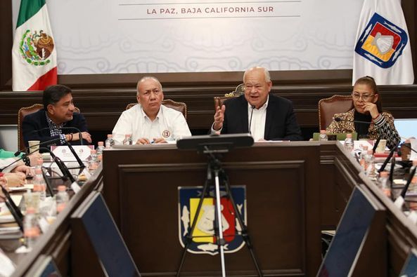 Se reúne Gobernador con los Poderes del&nbsp;Estado