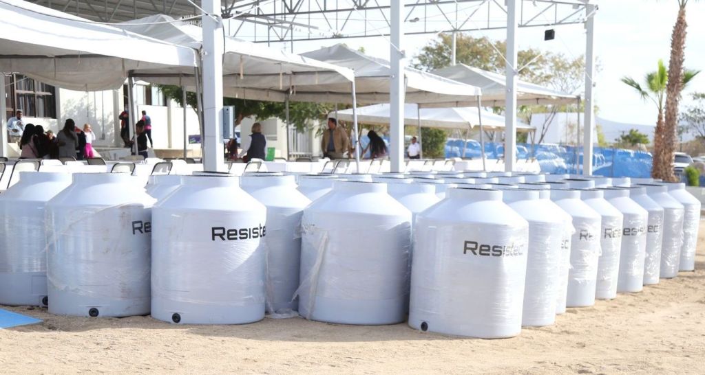 Autoridades municipales realizan la entrega de 150 tinacos para familias de&nbsp;CSL