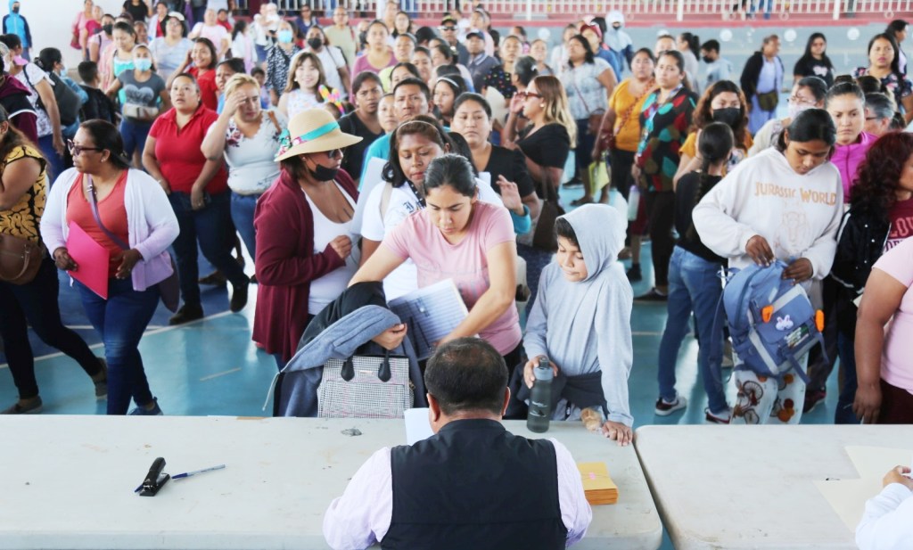 Gobierno de Los Cabos entrega estímulos económicos a 1 mil 569 estudiantes de&nbsp;CSL