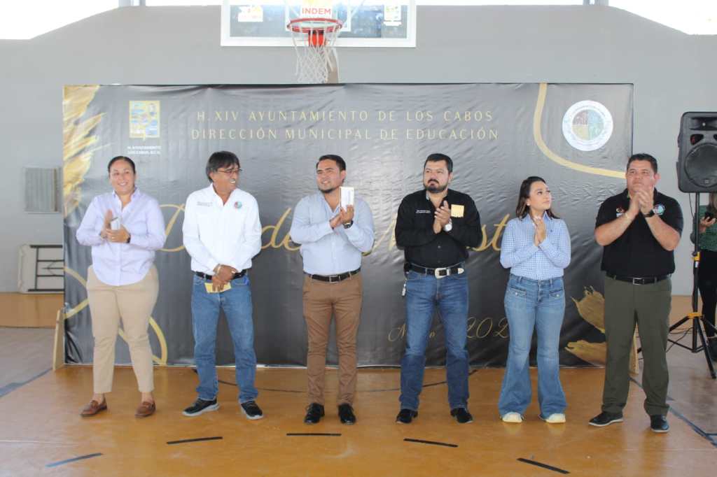 ’En esta XIV Administración le apostamos a la educación y reconocemos el trabajo de las y los maestros’’: alcalde Oscar Leggs&nbsp;Castro