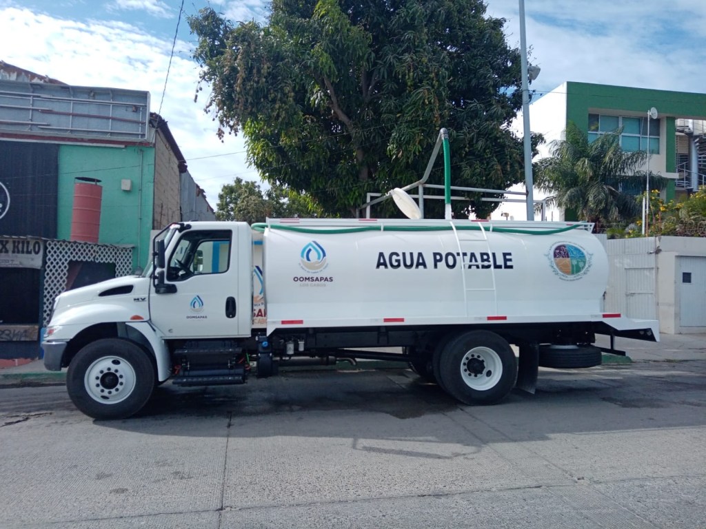 Suministra OOMSAPAS Los Cabos a través de sus camiones cisterna a escuelas públicas, hospitales y centro de&nbsp;salud