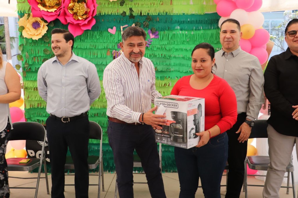 RECONOCE GOBIERNO DEL ESTADO LABOR DE MADRES TRABAJADORAS: HOMERO DAVIS  