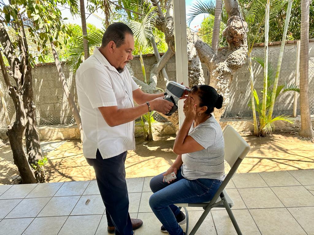 Con campañas visuales, DIF Los Cabos y La Vista Servicios Ópticos continúan atendiendo a la&nbsp;ciudadanía