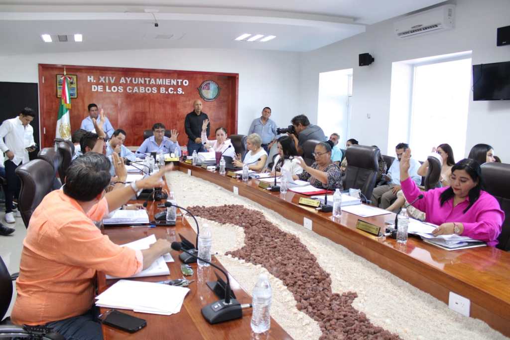 Durante la Vigésima Segunda Sesión Pública Ordinaria, integrantes del H. Cabildo de Los Cabos aprobaron por unanimidad el punto de acuerdo presentado por el presidente municipal Oscar Leggs&nbsp;Castro