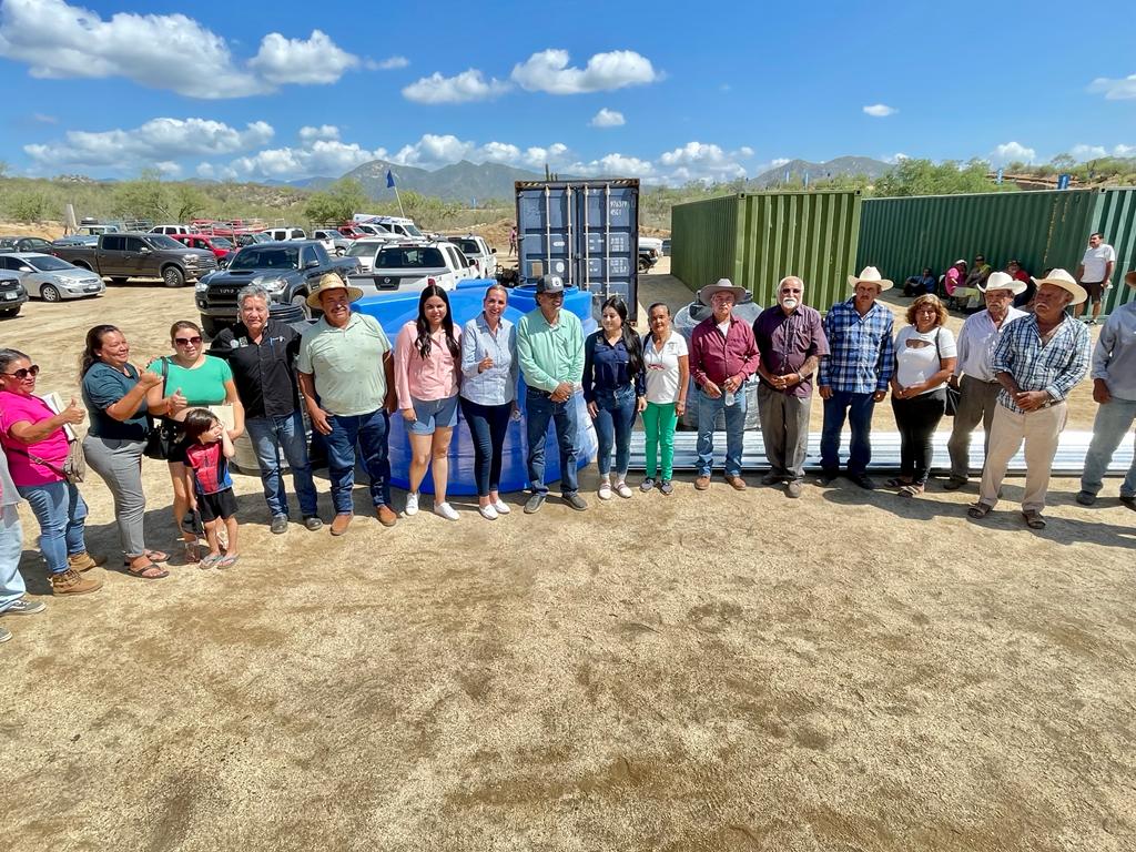 El alcalde Oscar Leggs Castro, encabezó una jornada médico-social, ante habitantes de la subdelegación de Toro Muerto y de comunidades aledañas a San José del&nbsp;Cabo.