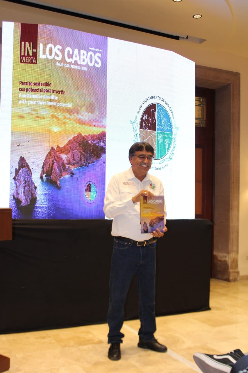 El presidente municipal de Los Cabos Oscar Leggs Castro, llevó a cabo la presentación del libro “Invierta Los Cabos, Paraíso Sostenible con Potencial para&nbsp;Invertir”