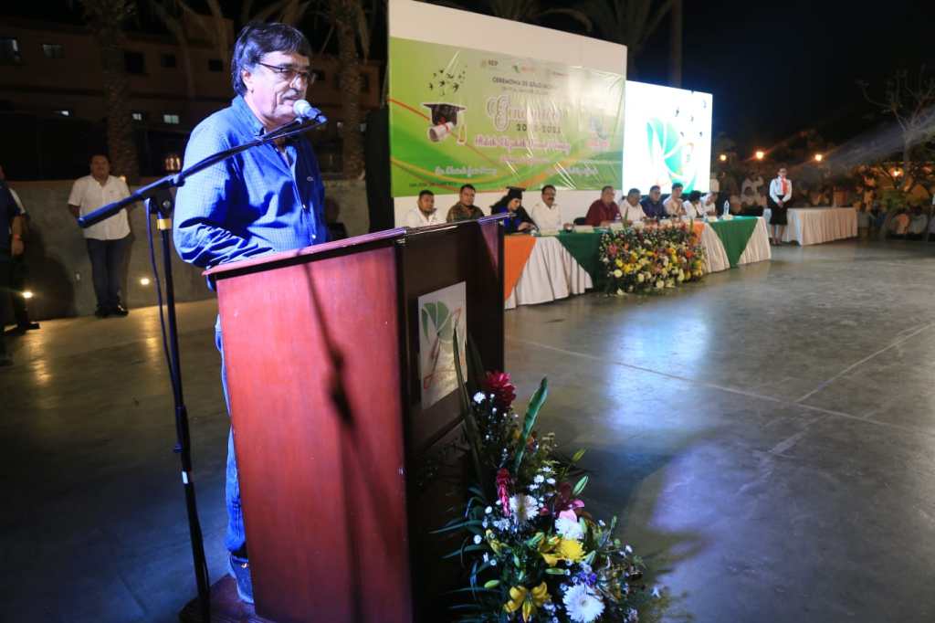 Al asistir como invitado especial a la ceremonia de graduación del Colegio de Estudios Científicos y Tecnológicos plantel 04, el presidente municipal de Los Cabos Oscar Leggs Castro manifestó estar convencido de que la educación es la base del éxito y la&nbsp;superación.