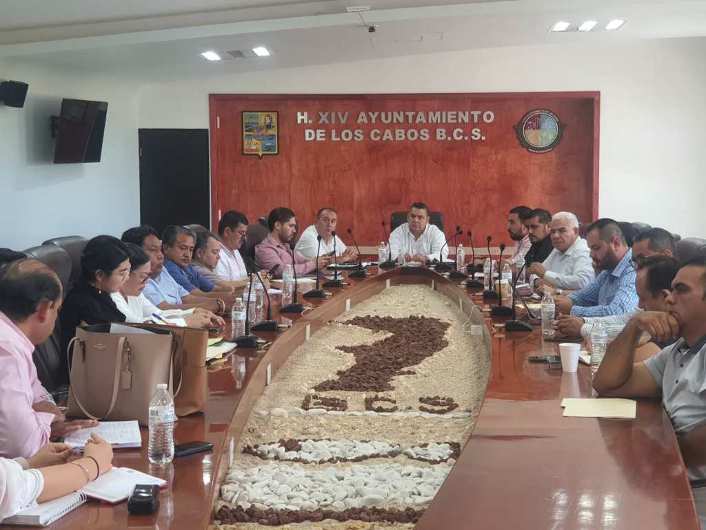 Tras la reunión que sostuvo el director municipal de Asuntos Jurídicos del XIV Ayuntamiento de Los Cabos, José Guadalupe Higuera Espinoza, con representantes del Ejido de Cabo San Lucas, se informó en cuanto al cumplimiento de las gestiones realizadas dentro del convenio de&nbsp;colaboración.