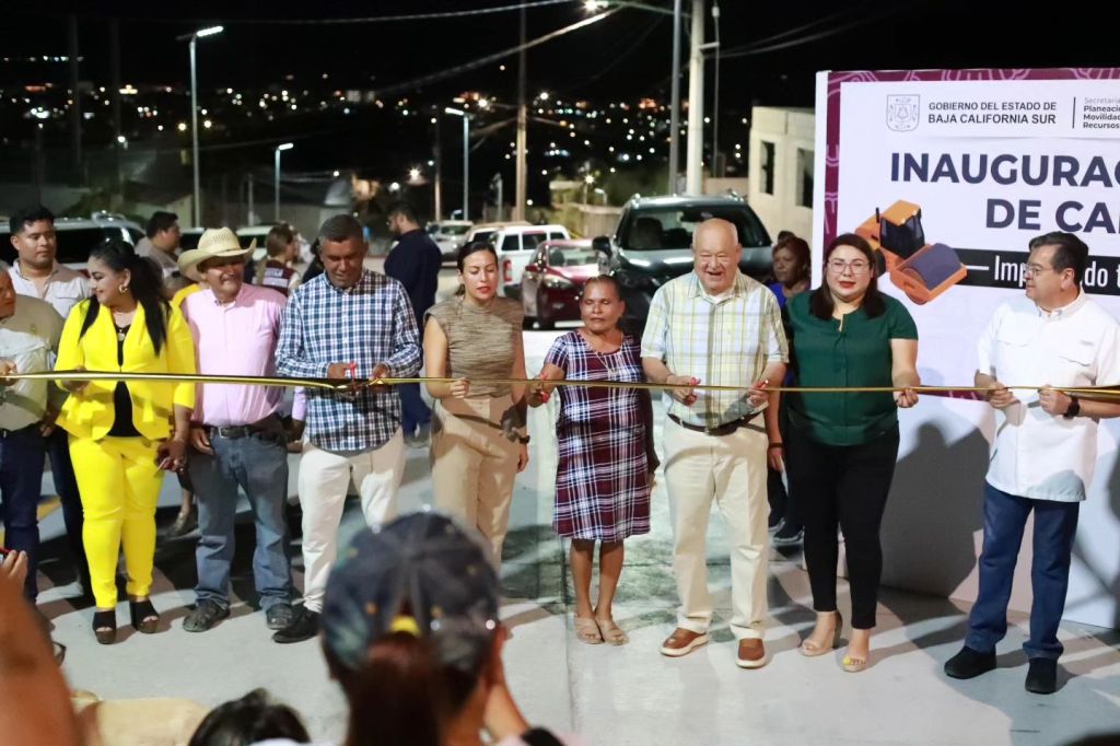 ENTREGA GOBERNADOR VCC PAVIMENTACIÓN EN COLONIA MONTES DE&nbsp;SINAHI