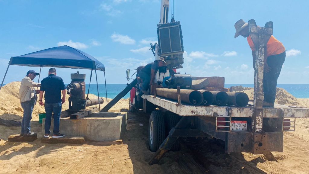 El equipo de Operación y Mantenimiento de Agua Potable de Los Cabos, trabaja a marchas forzadas para regularizar el servicio de agua potable que se le brinda a la&nbsp;población.