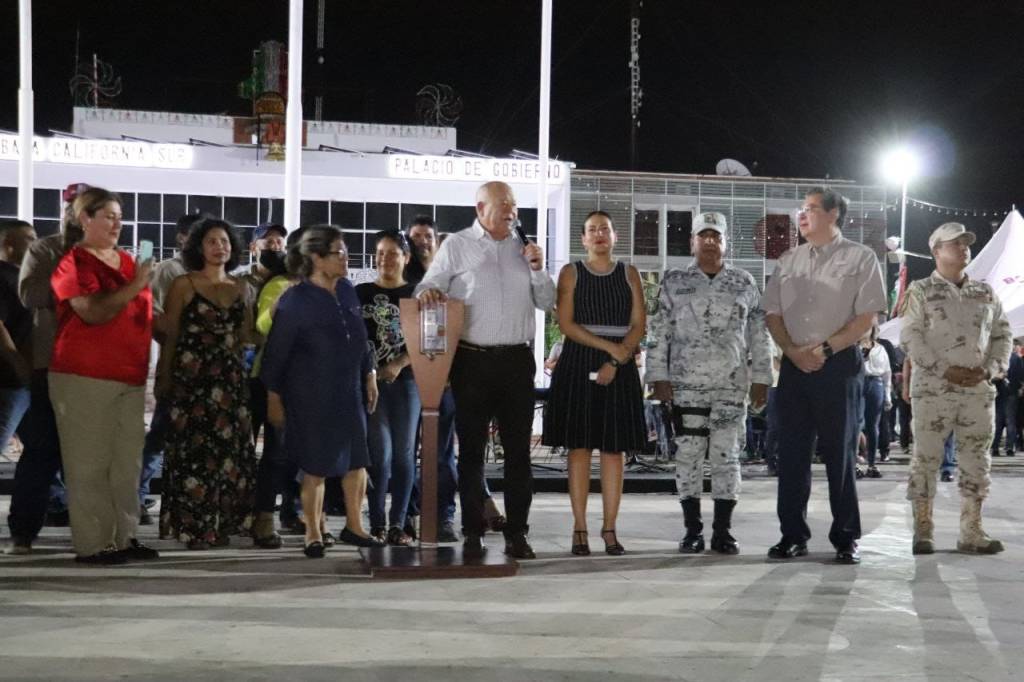 ENCABEZA GOBERNADOR VCC ENCENDIDO DE LUCES ALUSIVAS A FESTIVIDADES DEL MES DE LA&nbsp;PATRIA