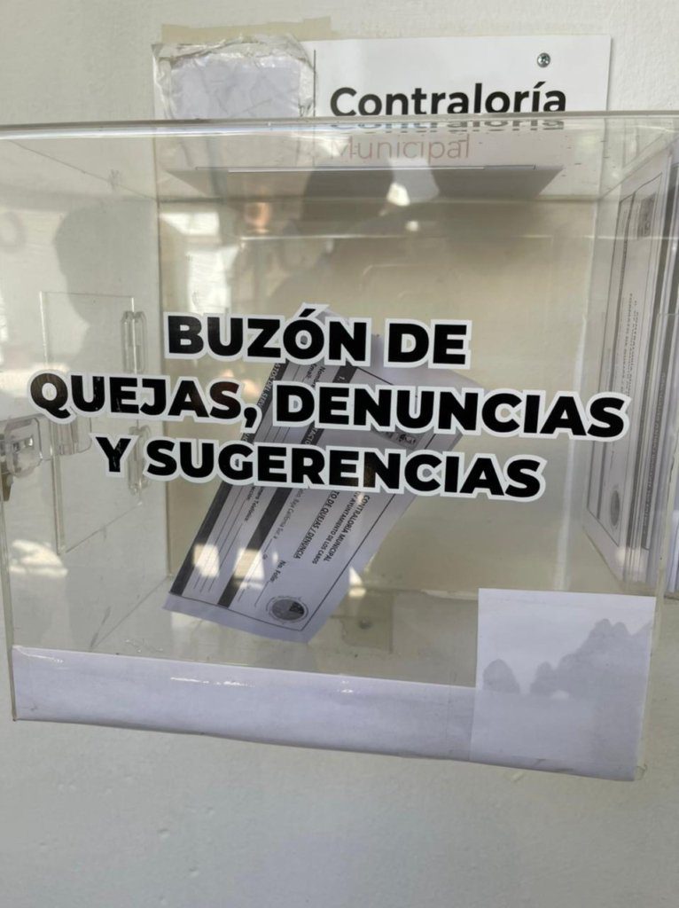 Personal de la Contraloría Municipal en estos 2 años de Gobierno instaló en espacios públicos de las diferentes oficinas del municipio 16 buzones de quejas, denuncias y&nbsp;sugerencias.
