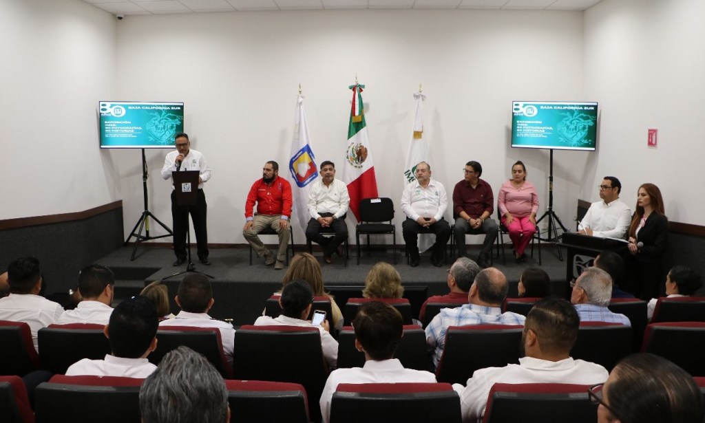 INAUGURA HOMERO DAVIS, SECRETARIO GENERAL DE GOBIERNO, EXPOSICIÓN FOTOGRÁFICA DE LOS 80 AÑOS DEL&nbsp;IMSS