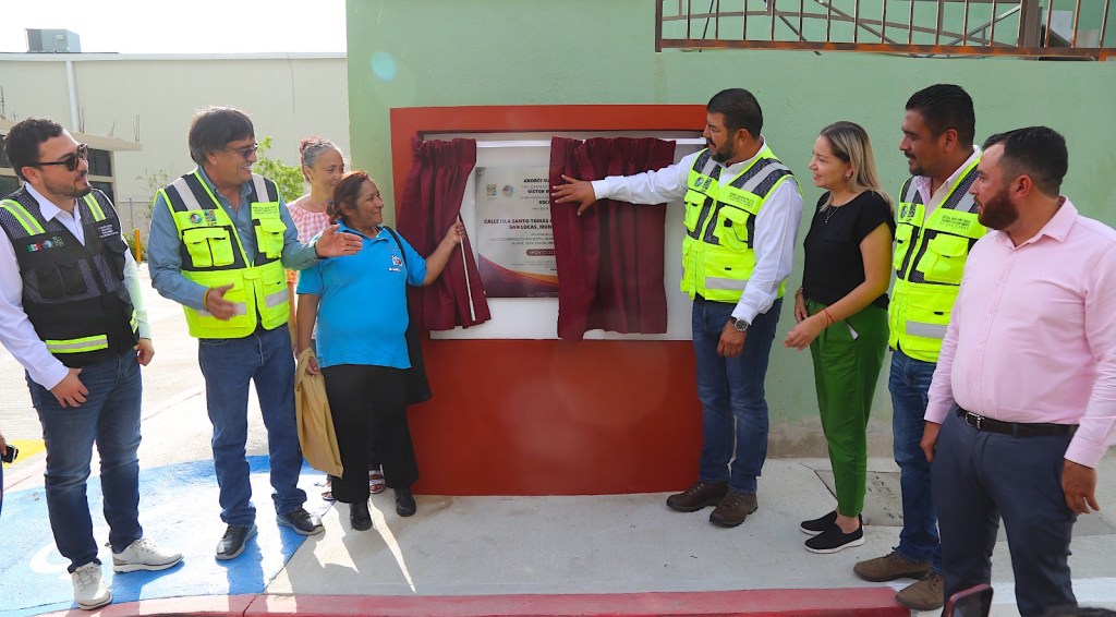 El alcalde de Los Cabos Oscar Leggs Castro,  inauguró obras de pavimentación en Cabo San&nbsp;Lucas.