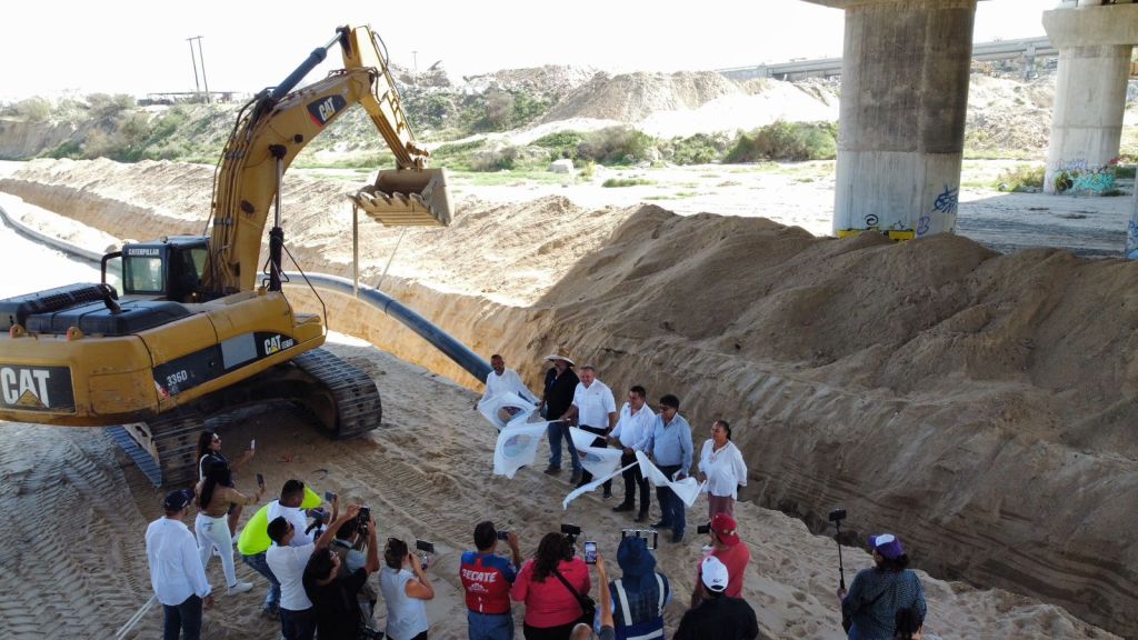 El equipo de Agua Potable de Los Cabos al frente del ingeniero Ismael Rodríguez Piña dio inicio al banderazo de obra de la obra integral de construcción de la línea de conducción de La Sanluqueña al tanque de 1000 de Lomas del&nbsp;Sol.