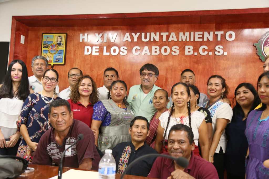 En sesión extraordinaria del Consejo Consultivo del IMAIA, el alcalde Oscar Leggs Castro tuvo a bien tomar protesta a las personas encargadas de representar ante el Instituto a la comunidad indígena de las diferentes entidades&nbsp;federativas.
