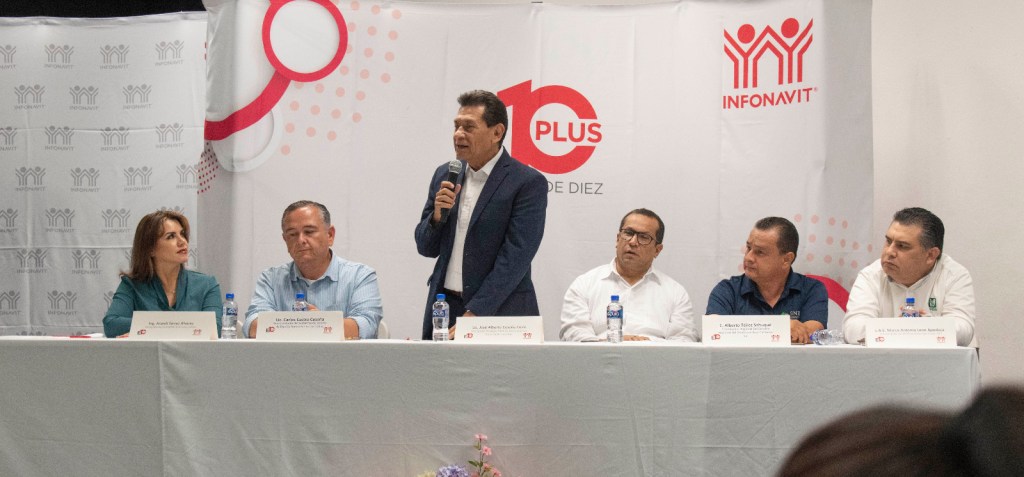 Como Gobierno Municipal reconocemos a las empresas por el excelente cumplimiento de sus obligaciones patronales’’, aseveró el director general de Desarrollo Social, Cuauhtémoc Carmona Álvarez, al asistir en representación del alcalde Oscar Leggs&nbsp;Castro.