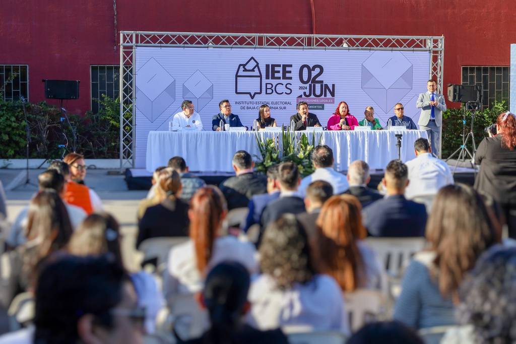 Mediante una ceremonia cívica en la ciudad de La Paz, en Baja California Sur, la contralora municipal, participó en el inicio del Proceso Local Electoral 2023-2024, llevado a cabo por el Instituto Estatal Electoral de Baja California&nbsp;Sur.