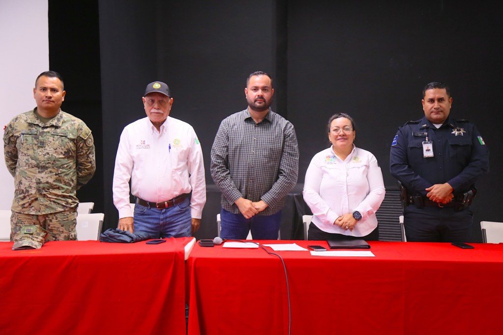 Este 30 de noviembre concluyó oficialmente la temporada de huracanes, con un registro de 20 fenómenos hidrometeorológicos en la zona del Pacífico, de los cuales 3 impactaron las costas de Baja California Sur, ocasionando fuertes lluvias para el municipio de Los Cabos, lo anterior se dio a conocer en el marco de la Sesión Ordinaria del Consejo Municipal de Protección Civil encabezada por la titular del área Leticia&nbsp;Rivera.
