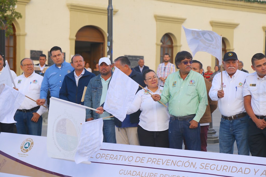 La directora municipal de Protección Civil del XIV Ayuntamiento de Los Cabos, señaló que con motivo del recorrido pedestre que año con año efectúan cientos de peregrinos hacia Miraflores durante el 11 y 12 diciembre, ello para celebrar el Día de la Virgen de Guadalupe, serán instalados puestos de auxilio y seguridad en las principales rutas utilizadas por las y los fieles&nbsp;devotos.