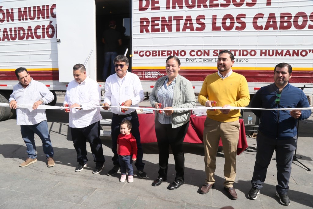 El Gobierno de Los Cabos que preside el alcalde Oscar Leggs Castro tuvo a bien cortar el listón e inaugurar de manera formal el módulo con 3 cajas recaudadoras frente a Palacio Municipal en San José del&nbsp;Cabo.