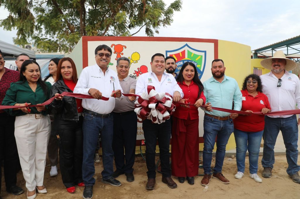 Se les hizo entrega a los habitantes de la colonia Ejidal, de la obra de construcción de red de agua potable de alimentación y distribución del vital&nbsp;líquido.