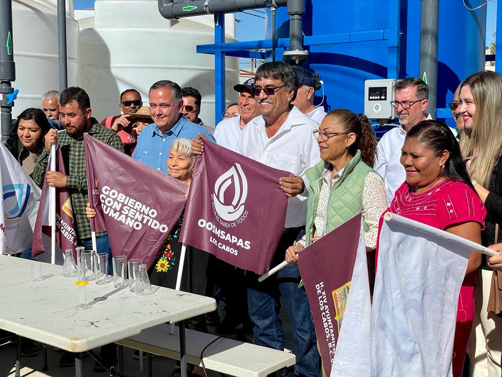 El presidente municipal de Los Cabos Oscar Leggs Castro encabezó el banderazo y puesta en marcha de la nueva potabilizadora Juárez de 15 litros por segundo de agua&nbsp;potable.