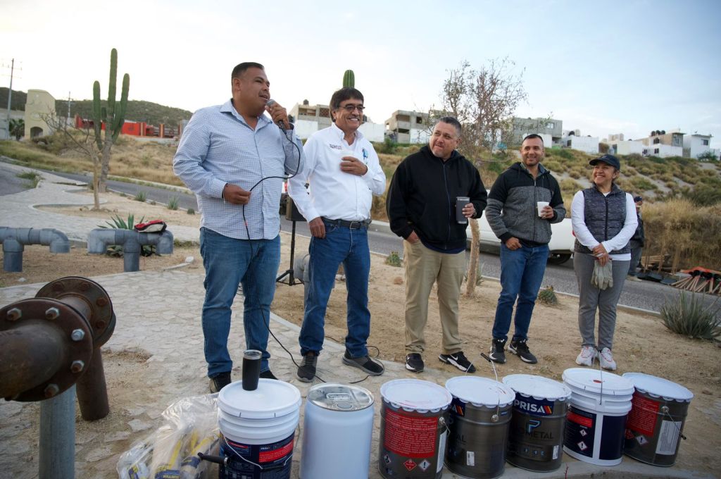 Alcalde Oscar Leggs Castro y el delegado municipal Raymundo Zamora Ceseña instruyeron la atención al bacheo, el retiro de unidades abandonadas en vía pública, así como pintura en áreas peatonales y labores integrales de&nbsp;limpieza.
