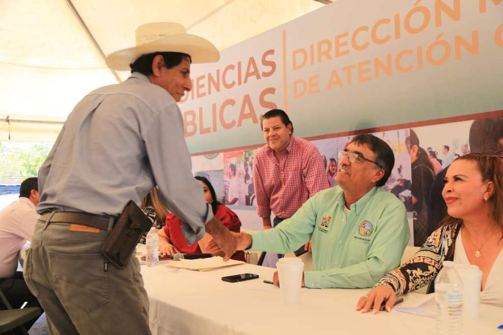 El presidente municipal, Oscar Leggs Castro, anuncio que este el próximo miércoles 17 de enero se efectuará la primer Audiencia Pública de este&nbsp;2024.