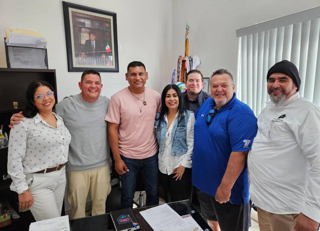 El titular del Instituto del Deporte del Municipio de Los Cabos, Ricardo Manríquez Castillo, sostuvo una reunión con representantes de la Secretaría de Educación&nbsp;Pública.