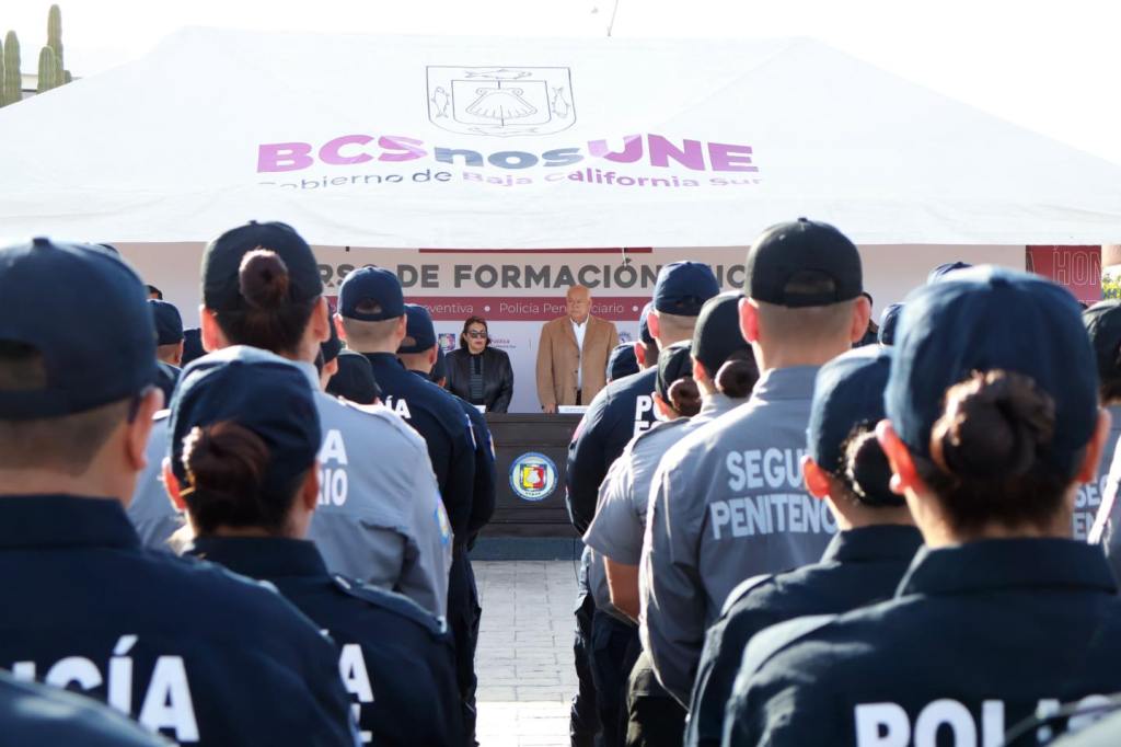 ENCABEZA GOBERNADOR VCC CLAUSURA DE CURSO INICIAL DE 108 ELEMENTOS DE SEGURIDAD&nbsp;PUBLICA