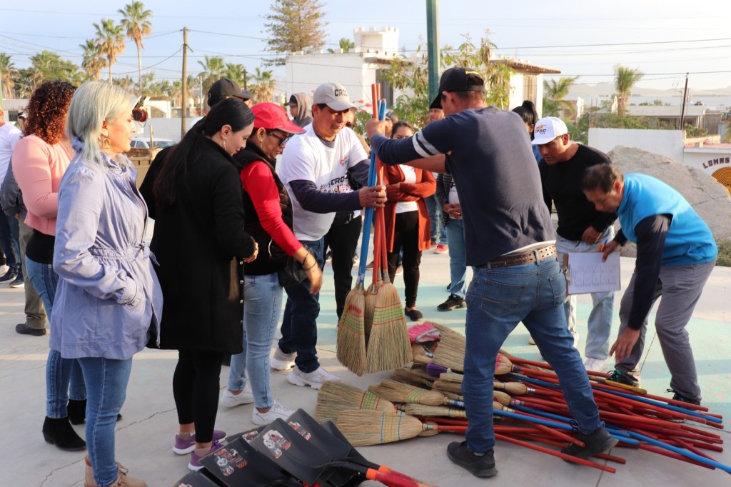 Como parte de las actividades implementadas por el Gobierno de Los Cabos, personal de la Delegación de Cabo San Lucas,  llevaron a cabo una jornada de limpieza. 