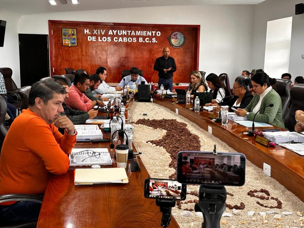 Durante la Vigésima Novena Sesión Pública Ordinaria del H. Cabildo de Los Cabos, el pleno aprobó por mayoría de votos el punto de acuerdo mediante el cual se aprueba la donación del predio, para la construcción de un Centro de Convivencia Familiar, incluyendo sala de oralidad y 21 cajones de estacionamiento.