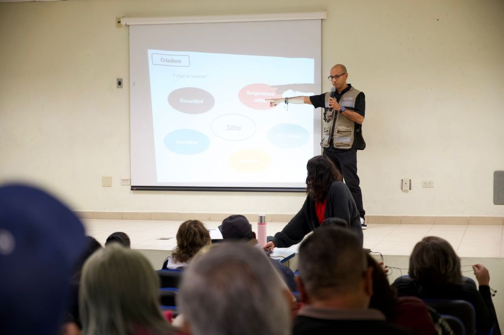 Se llevó a cabo una plática informativa con las y los presidentes de los Comités de las colonias de Cabo San Lucas para garantizar un entorno saludable para la población. 