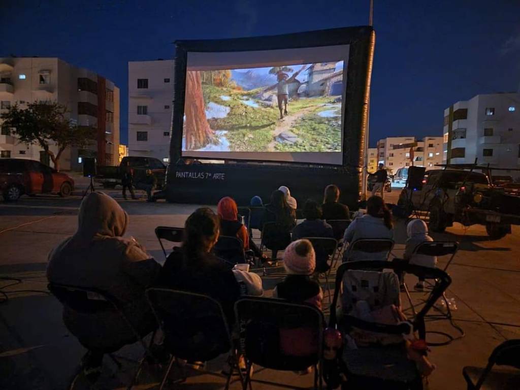 El Gobierno de Los Cabos, llevó a cabo el programa permanente “Cine en tu Comunidad” en el parque de la colonia Altamira Plus en Cabo San&nbsp;Lucas.