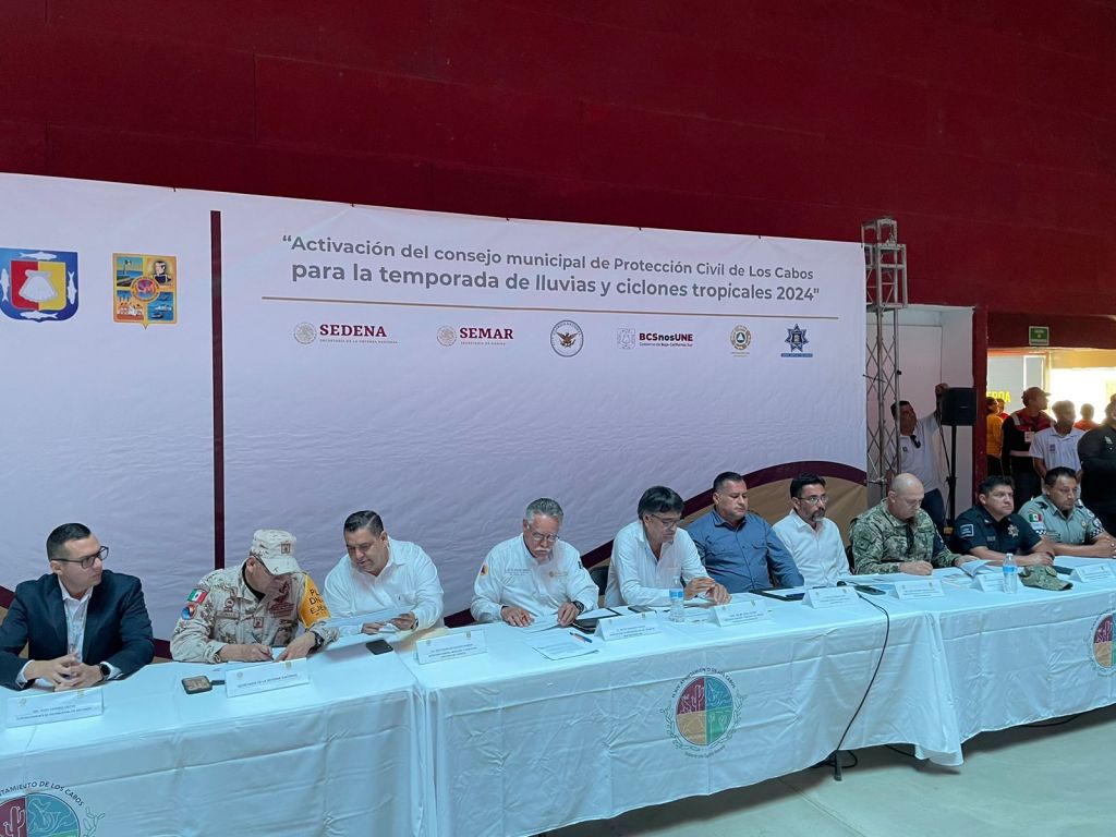 El presidente municipal Oscar Leggs Castro, encabezó la reunión para la activación del Consejo Municipal de Protección Civil Los&nbsp;Cabos.