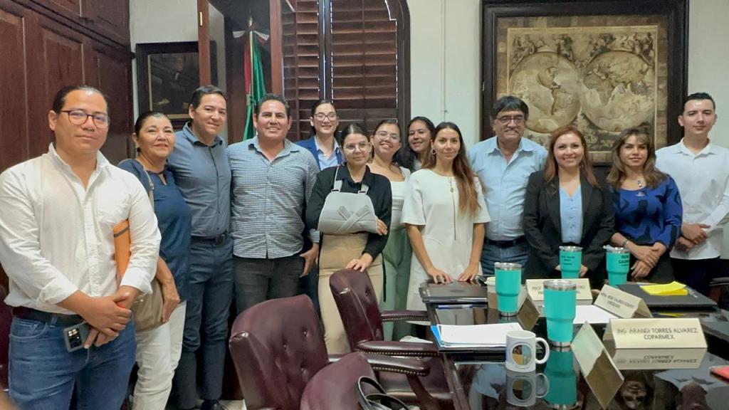 El presidente municipal del XIV Ayuntamiento de Los Cabos, Oscar Leggs Castro encabezó la primera sesión extraordinaria de la Junta de Gobierno del&nbsp;INDESO.