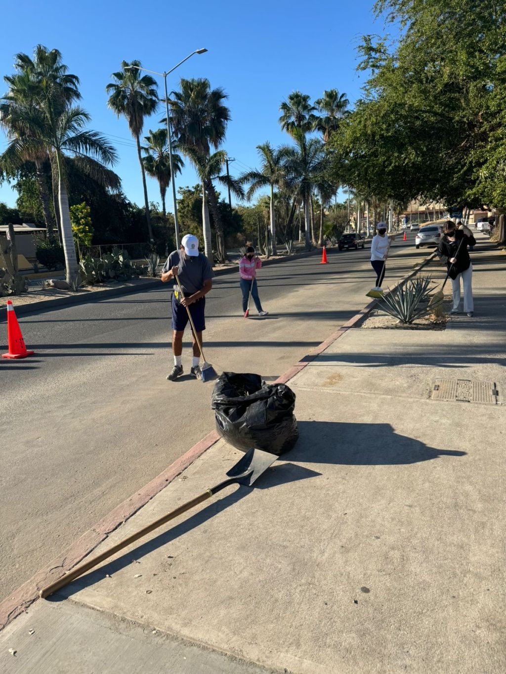 Elementos de la Dirección General de Servicios Públicos, efectuaron una jornada más de limpieza en la zona Centro de San José del&nbsp;Cabo.