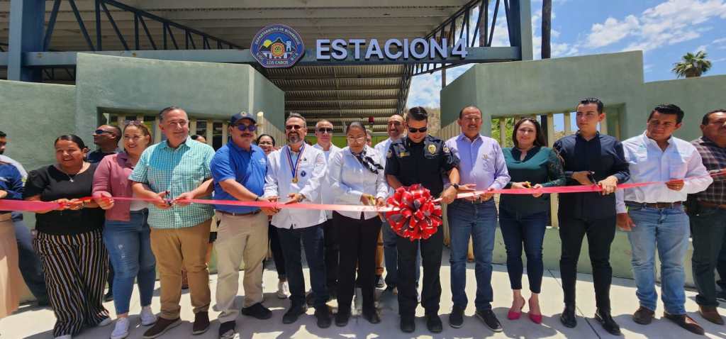 El presidente municipal de Los Cabos Oscar Leggs Castro, inauguró la 4ta estación del Cuerpo de Bomberos de San José del&nbsp;Cabo.
